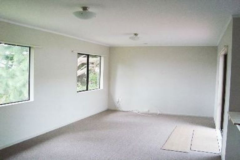 Photo of property in 2/24 Lambrown Drive, Totara Vale, Auckland, 0629