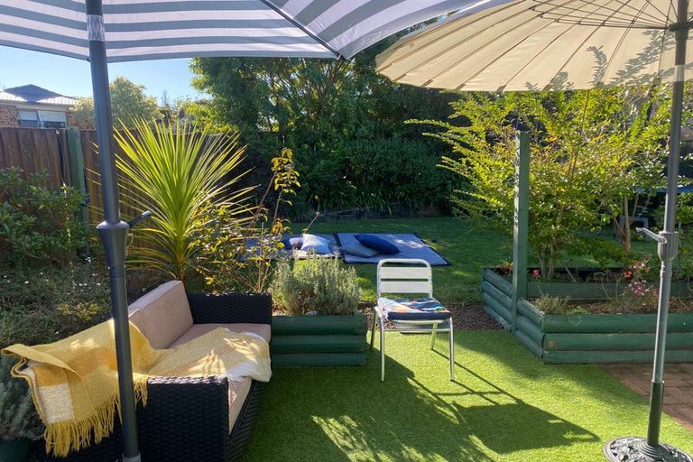 Photo of property in 17 Jillteresa Crescent, Half Moon Bay, Auckland, 2012