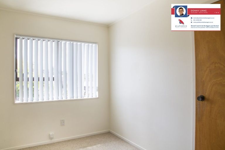 Photo of property in 12 Tetrarch Place, Totara Vale, Auckland, 0629