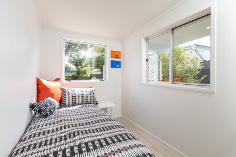 Photo of property in 31 Harbour View Road, Point Wells, 0986