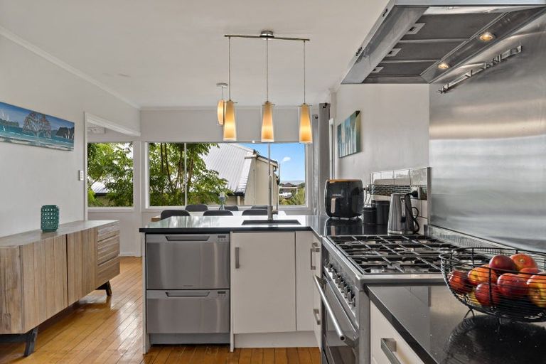 Photo of property in 2/71 Deep Creek Road, Waiake, Auckland, 0630