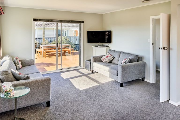 Photo of property in 31 Larsen Crescent, Tawa, Wellington, 5028