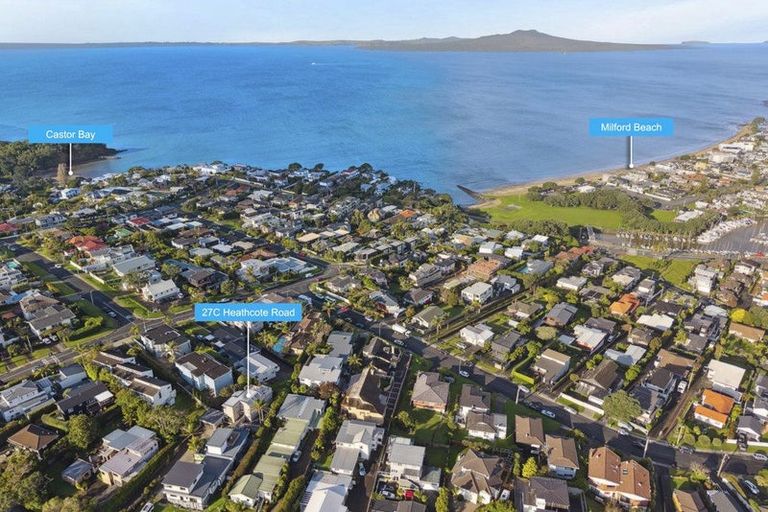 Photo of property in 27c Heathcote Road, Castor Bay, Auckland, 0620