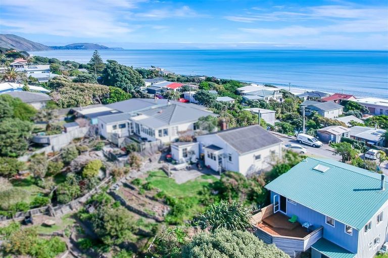 Photo of property in 28 Aperahama Street, Paekakariki, 5034