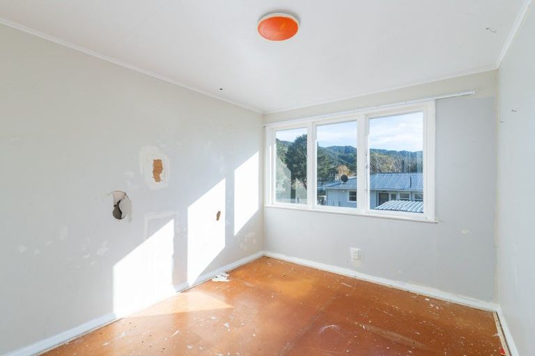 Photo of property in 3 Ngaturi Grove, Wainuiomata, Lower Hutt, 5014