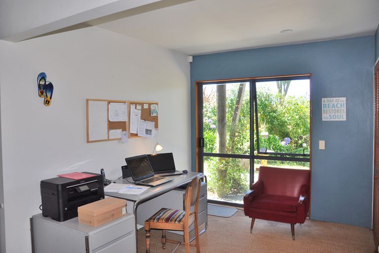 Photo of property in 16 Barrier View Road, Leigh, 0985