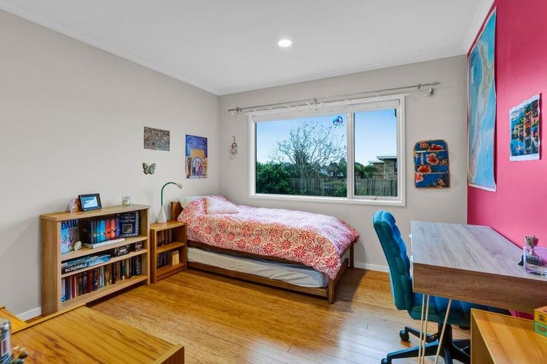 Photo of property in 74 Wairau Road, Oakura, 4314