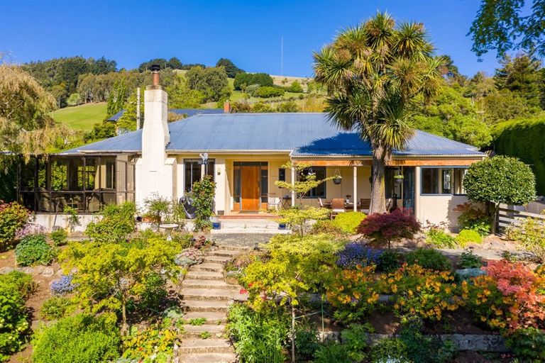 Photo of property in 1 Saint Ronans Road, Macandrew Bay, Dunedin, 9077