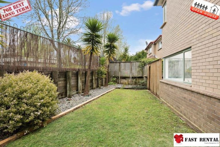 Photo of property in 1/12 Wernham Place, Northcote, Auckland, 0626