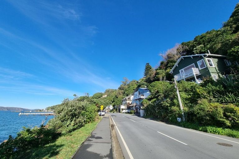 Photo of property in 425 Karaka Bay Road, Karaka Bays, Wellington, 6022