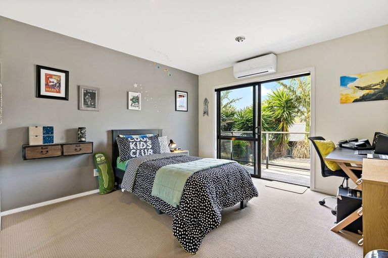 Photo of property in 20 De Luen Avenue, Tindalls Beach, Whangaparaoa, 0930