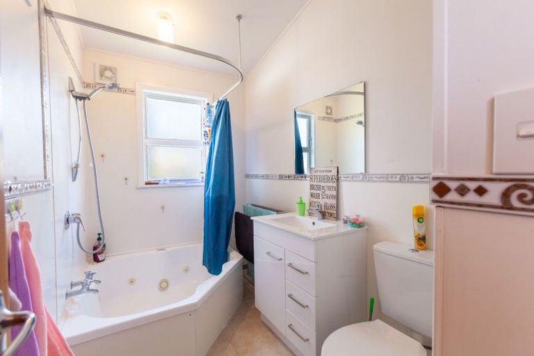 Photo of property in 9 Veronica Avenue, Marewa, Napier, 4110