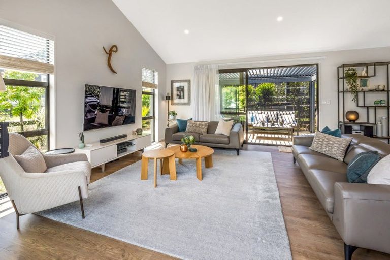 Photo of property in 21 Woodlanding Road, Whitford, Howick, 2571