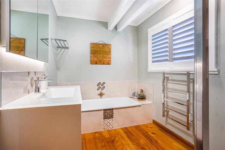 Photo of property in 28 Stillwater Crescent, Stillwater, Silverdale, 0993