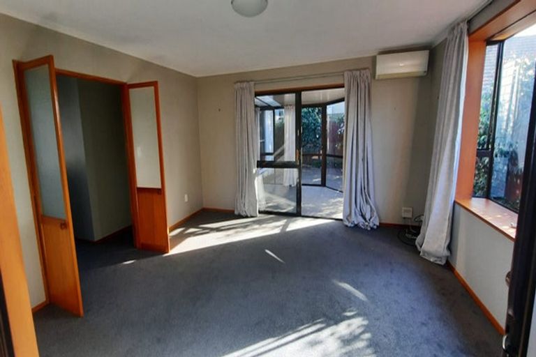 Photo of property in 2/89 Aorangi Road, Bryndwr, Christchurch, 8053