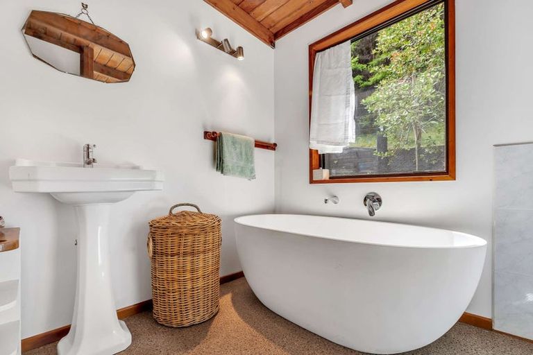 Photo of property in 5b Pohutukawa Grove, Whitianga, 3510