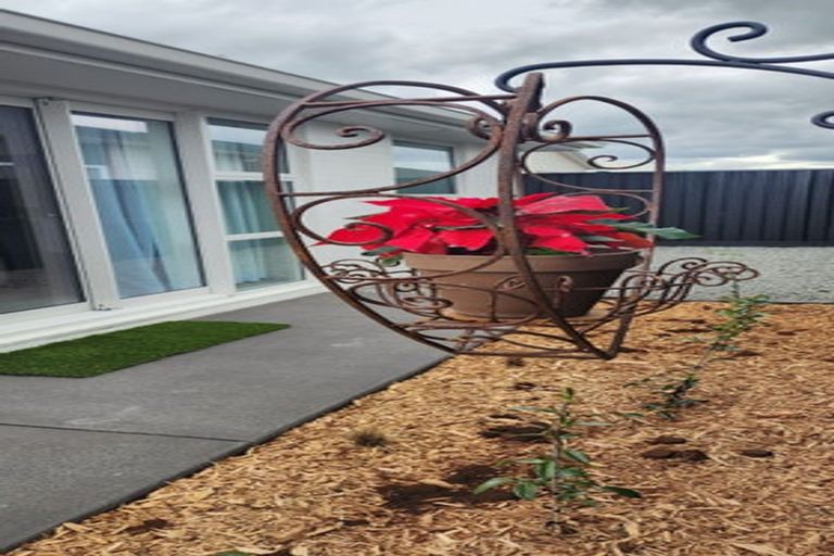 Photo of property in 35 Sabre Street, Papamoa Beach, Papamoa, 3118