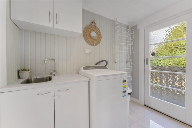 Photo of property in 6 Ngaio Street, Strandon, New Plymouth, 4312