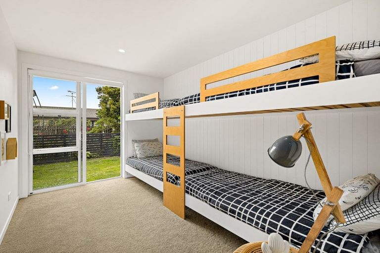 Photo of property in 2 Awanui Crescent, Matakana, 0985