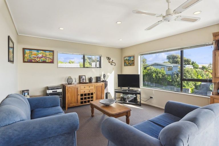 Photo of property in 15 Pine Ridge Terrace, Waikanae Beach, Waikanae, 5036
