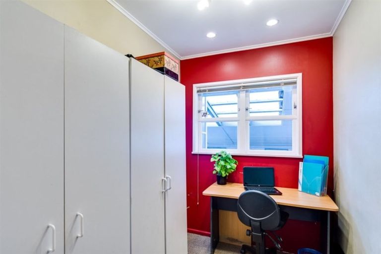 Photo of property in 10 Hastie Place, Onekawa, Napier, 4110