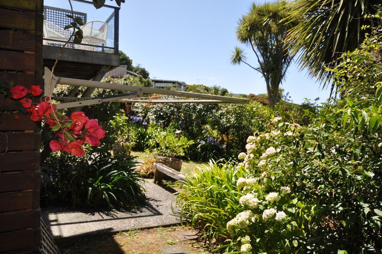 Photo of property in 16 Barrier View Road, Leigh, 0985