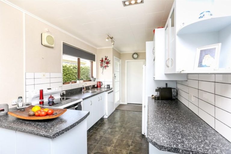 Photo of property in 4 Woodleigh Street, Frankleigh Park, New Plymouth, 4310