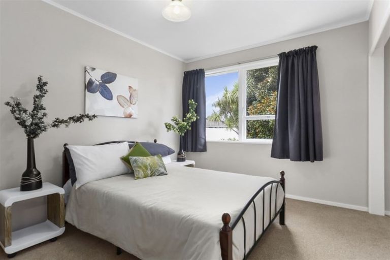 Photo of property in 29 Cron Avenue, Te Atatu South, Auckland, 0610