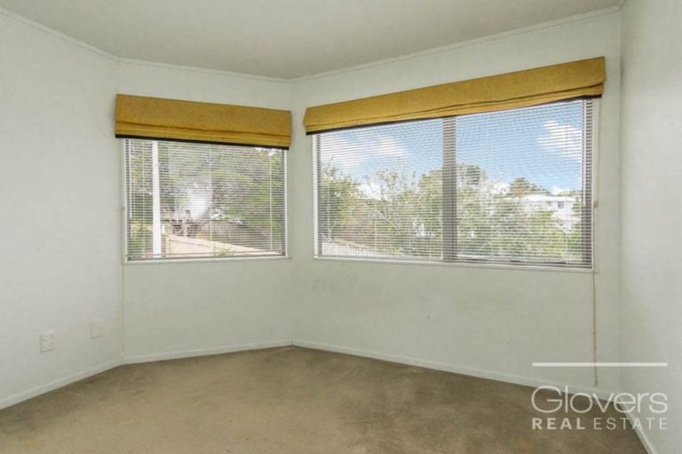 Photo of property in 39 Buscomb Avenue, Henderson, Auckland, 0610