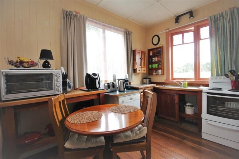 Photo of property in 2 Charles Street, Te Kamo, Whangarei, 0112