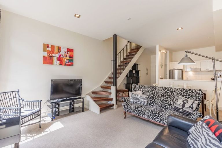 Photo of property in 5 Cheshire Street, Cannons Creek, Porirua, 5024