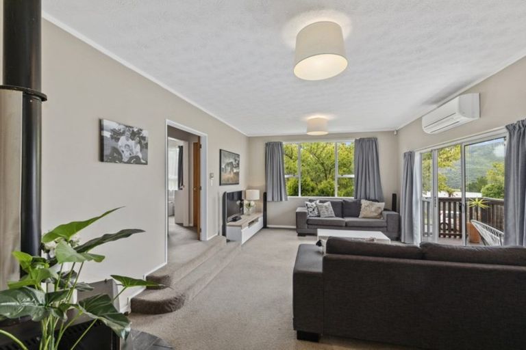 Photo of property in 28 Clapham Grove, Stokes Valley, Lower Hutt, 5019