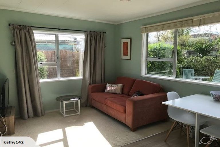 Photo of property in 69 Kiwi Esplanade, Mangere Bridge, Auckland, 2022