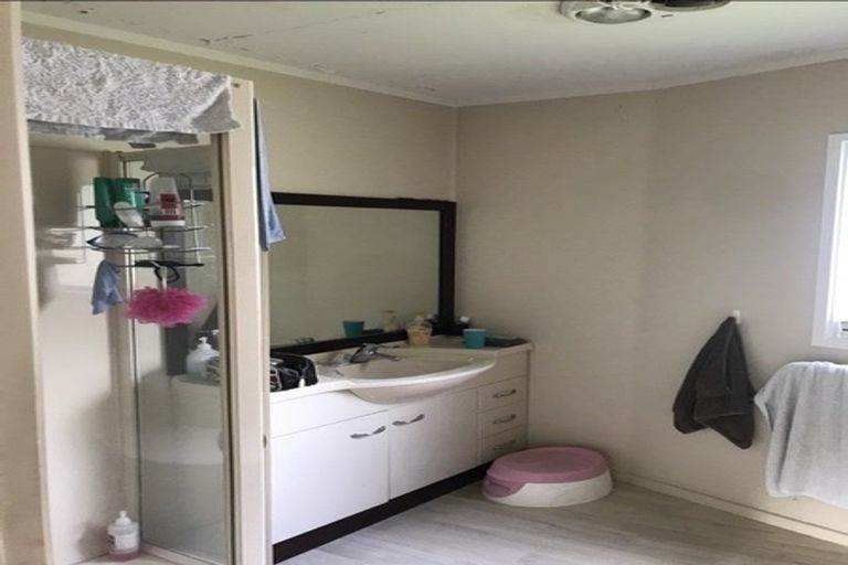 Photo of property in 14 Emery Grove, Bayview, Auckland, 0629