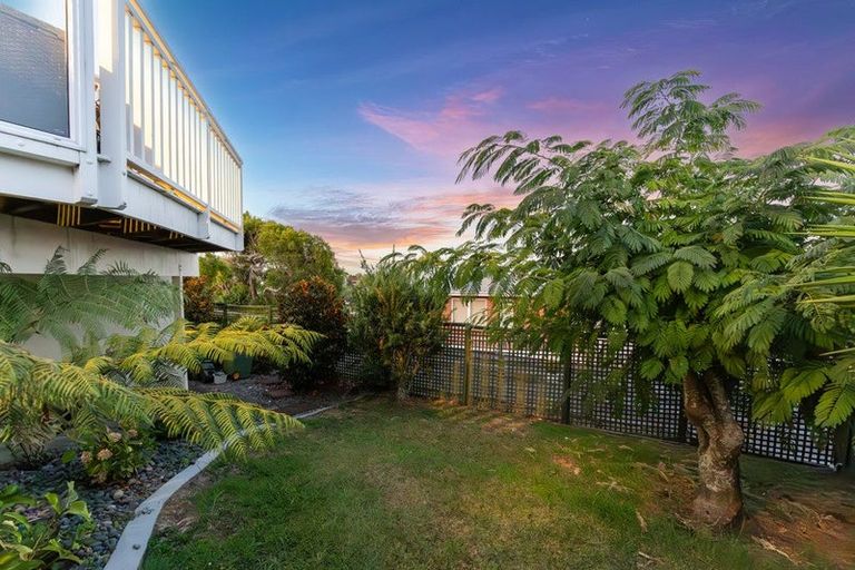 Photo of property in 148a Cliff View Drive, Green Bay, Auckland, 0604
