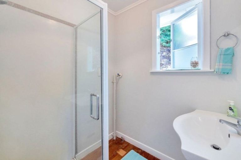 Photo of property in 19 Beaubank Road, Kelston, Auckland, 0602