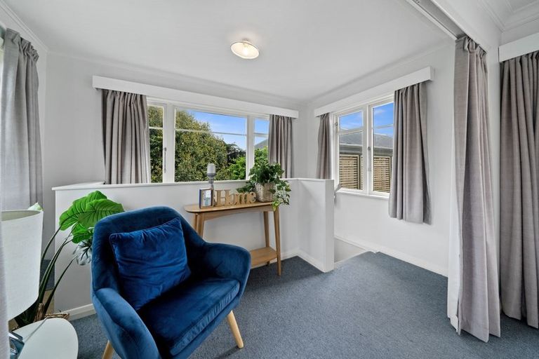 Photo of property in 12 Karaka Grove, Raumati Beach, Paraparaumu, 5032