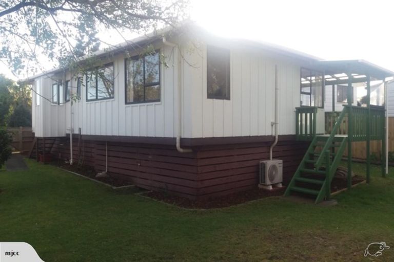 Photo of property in 16 Shearwater Street, One Tree Point, 0118