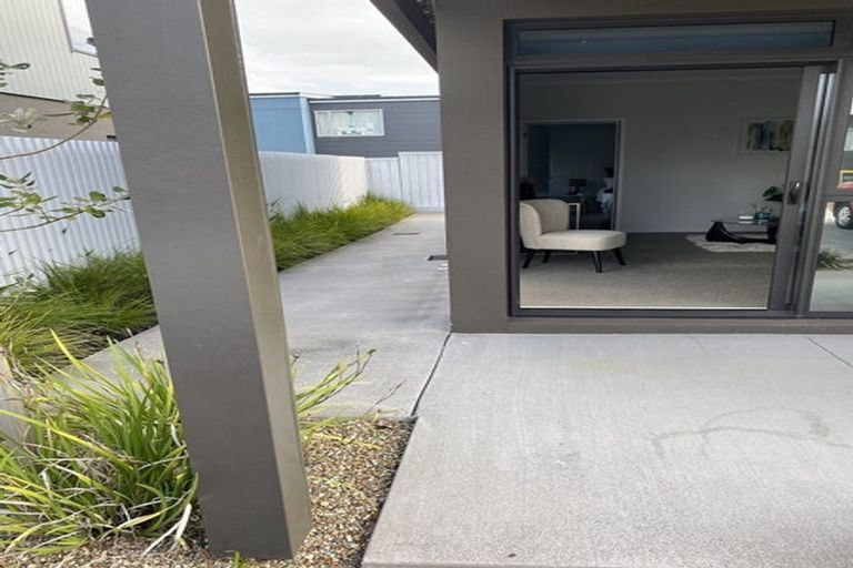 Photo of property in 17 Tuatua Road, Hobsonville, Auckland, 0616