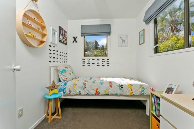 Photo of property in 2/7 Wilkinson Way, Browns Bay, Auckland, 0630