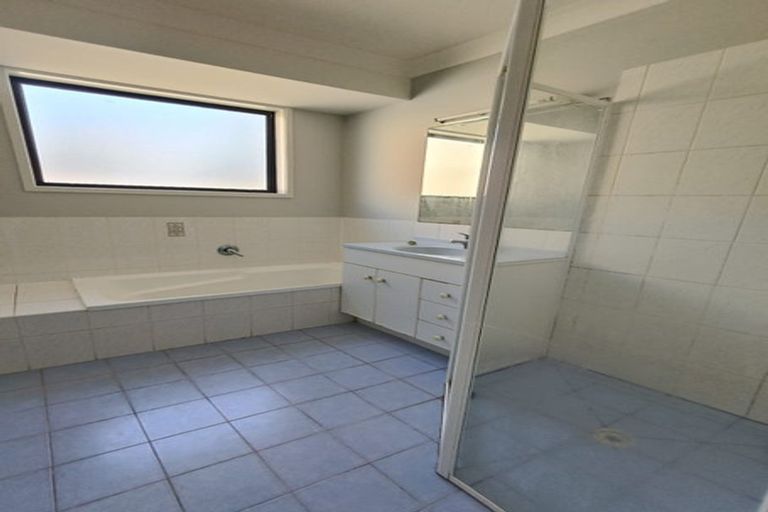 Photo of property in 10 Summerland Drive, Henderson, Auckland, 0612