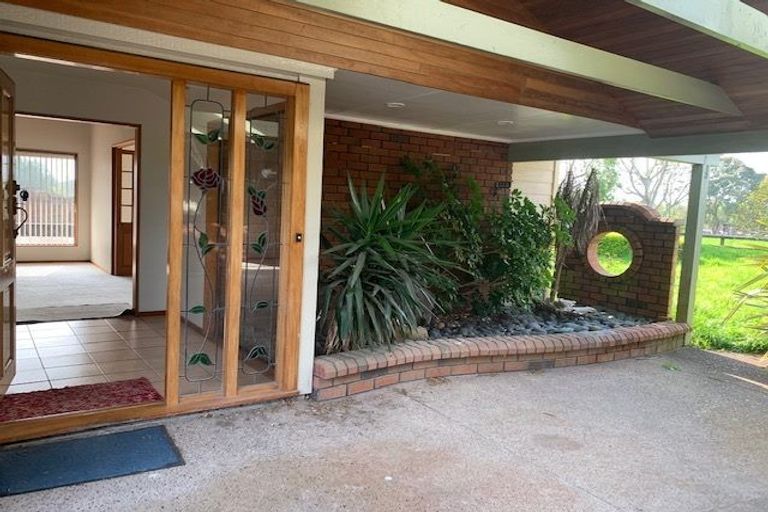 Photo of property in 454 Taupaki Road, Kumeu, 0892