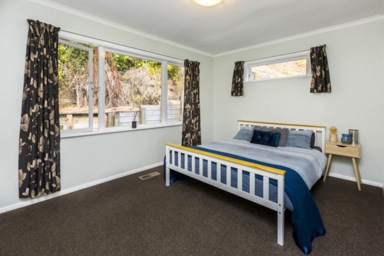 Photo of property in 74 Elmslie Road, Pinehaven, Upper Hutt, 5019