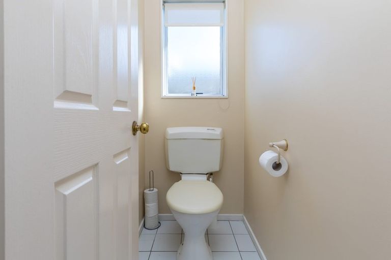 Photo of property in 2/56 Kiwi Esplanade, Mangere Bridge, Auckland, 2022