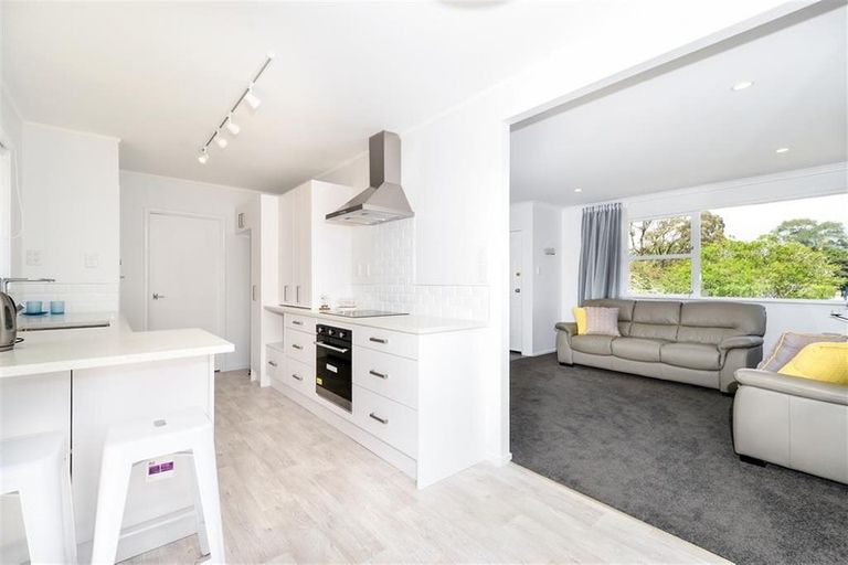 Photo of property in 70 Chilcott Road, Henderson, Auckland, 0612