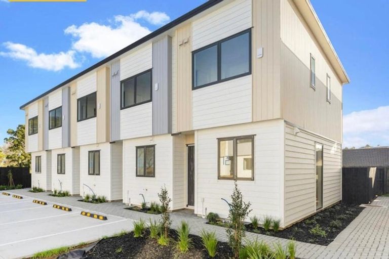 Photo of property in 2/103 Botany Road, Botany Downs, Auckland, 2010