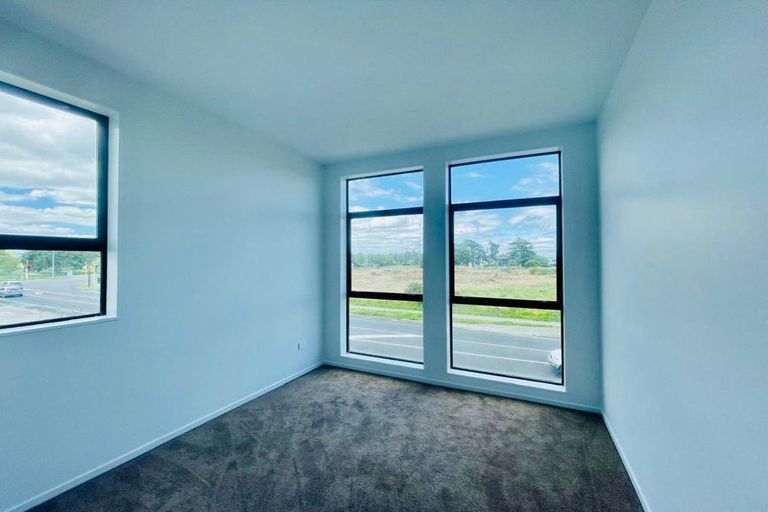 Photo of property in 76 Kauri Heart Avenue, Takanini, 2112