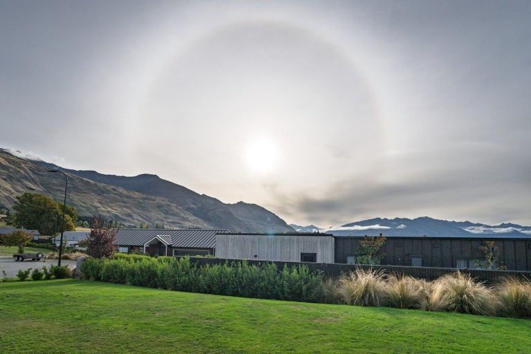 Photo of property in 7 Little Alpha Loop, Wanaka, 9305