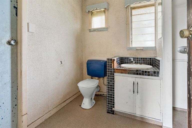 Photo of property in 25 Archibald Road, Kelston, Auckland, 0602