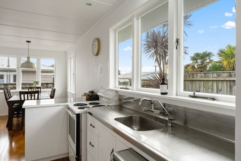 Photo of property in 50 Cowling Road, Hurdon, New Plymouth, 4310